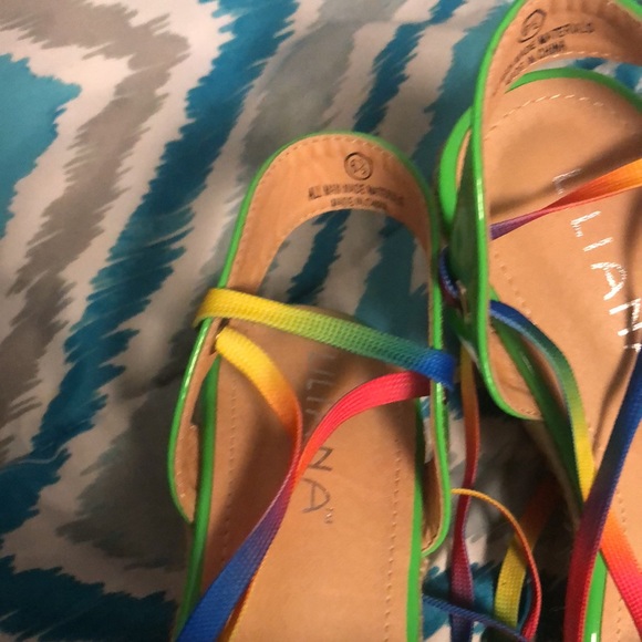 Cute green wedges 👠 tie around ankle offers welcome 🤗 - Picture 3 of 4